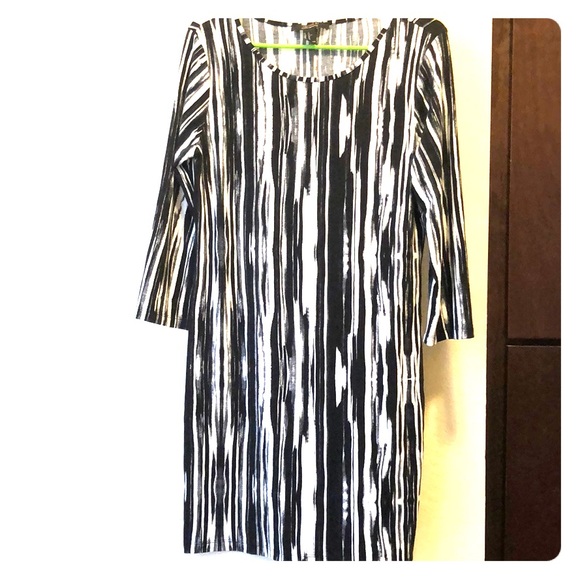 Forever 21 Dresses & Skirts - Forever 21 Contemporary line Black/white dress